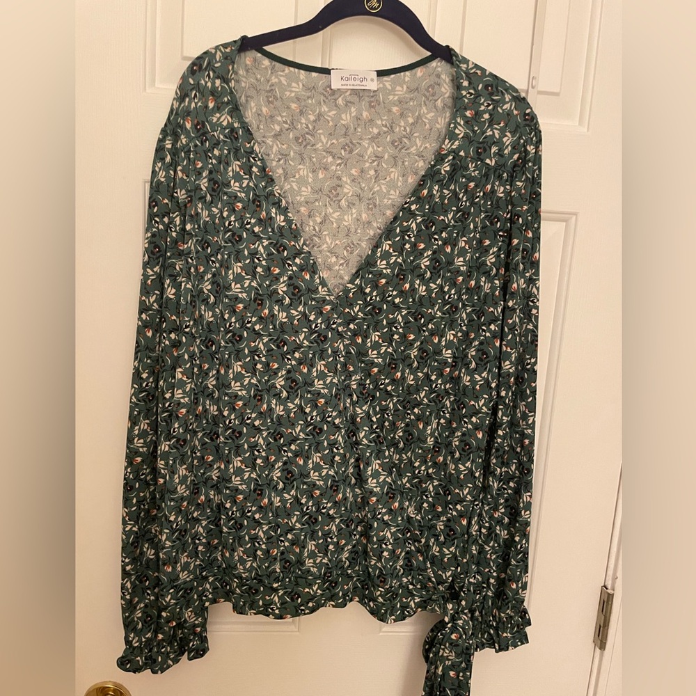 Kaileigh 2x 95% polyester 5% spandex surplice style wrap top.
